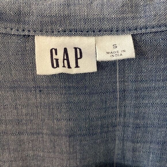 Classic Gap Chambray Button Up Shirt - Picture 2 of 5